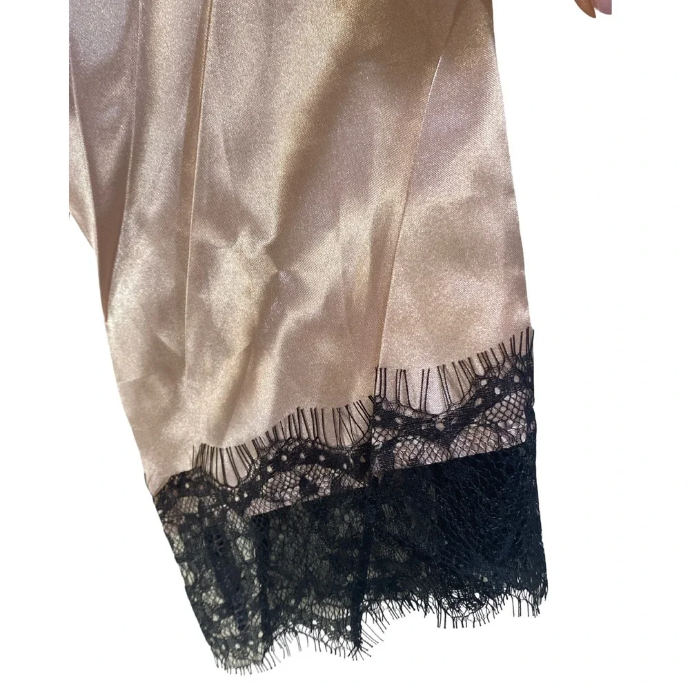 Pink Satin Robe and Shorts Pajama Set‎ with Black Eyelash Lace Trim Size 4 Chic